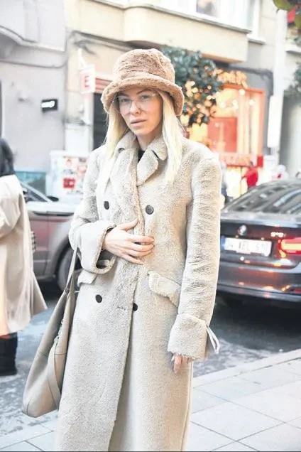 billur-kalkavandan-kadinlari-kizdiracak-sozler-estetikciden-once-kafalarinin-icini-doldursunlar-1642620589783.jpeg Billur Kalkavan'dan kadınları kızdıracak sözler! " Estetikçiden önce kafalarının içini doldursunlar..."-2