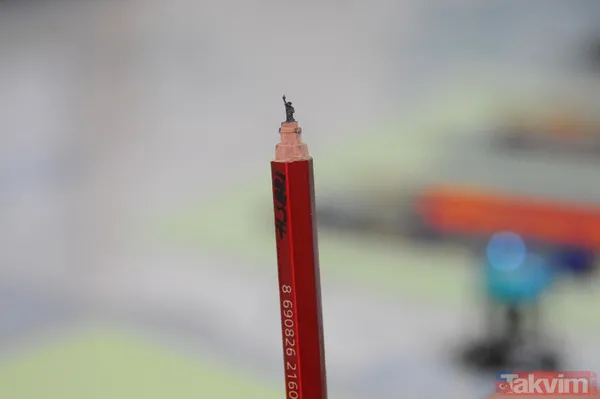 İnternetten görüp başladı! 7 yıldır kurşun kalem ucuna figürler işliyor! 200'ün üzerinde çalışması var - 23