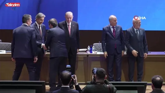 AK Parti MKYK öncesi rozet mesaisi!