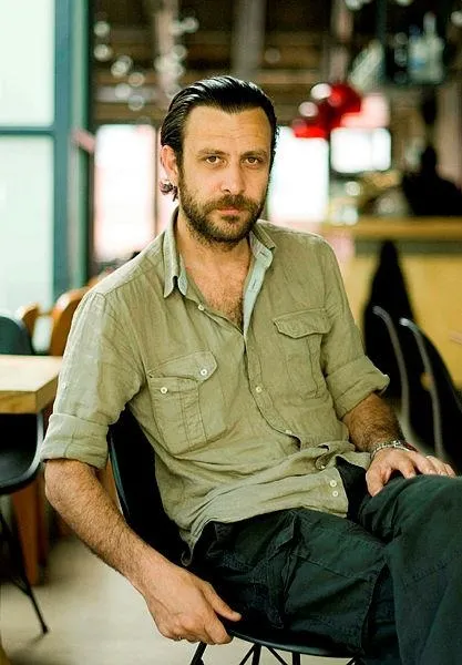 nejat-islerin-son-halini-gorenler-sasti-kaldi-kendisini-goruntuleyen-muhabirlere-hakaretler-yagdirdi-1639337701970.jpeg Nejat İşler'in son halini görenler şaştı kaldı! Kendisini görüntüleyen muhabirlere hakaretler yağdırdı-8