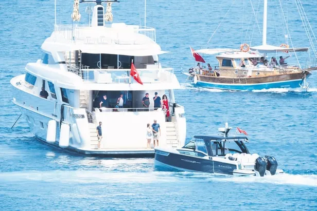 1660594299916.jpeg Yasemin Özilhan boşanma iddialarına noktayı koydu! İzzet Özilhan'ın...-3