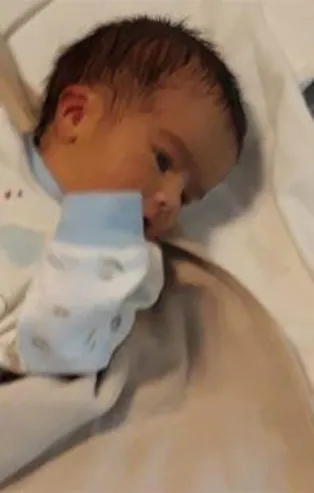 Van'ın Erciş İlçesi'nde 10 günlük bebeği sokağa bıraktılar