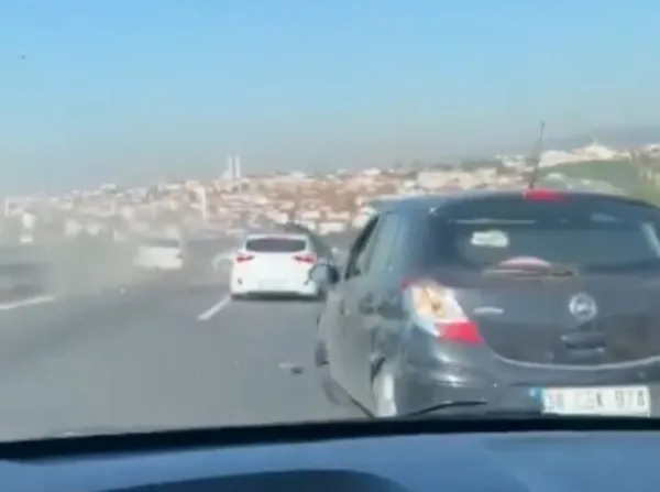 TEM'de zincirleme kaza! 6 araç birbirine girdi!-3