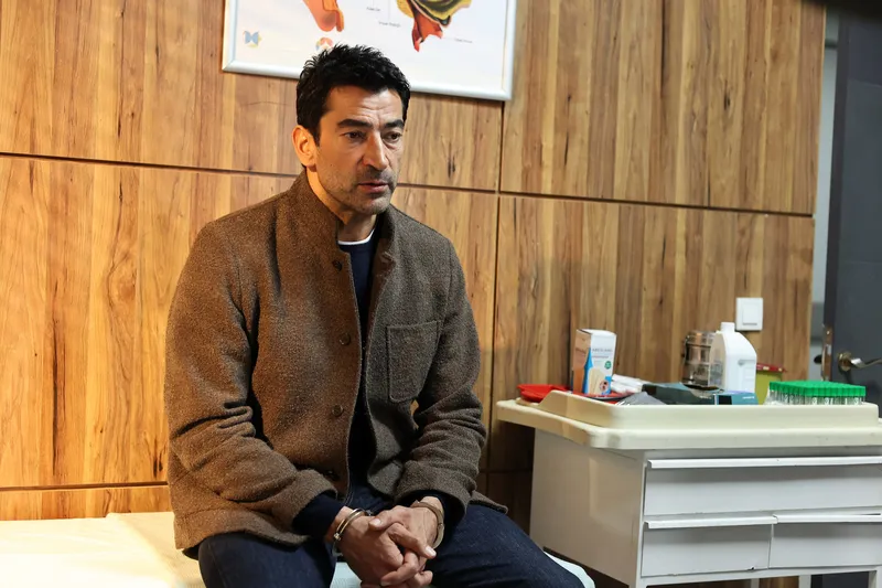 atvnin-abi-dizisi-25-ulkede-zirvede-kenan-imirzalioglu-ve-afra-saracoglu-firtinasi-1776490877191.jpg ATV'nin A.B.İ. dizisi 25 ülkede zirvede! Kenan İmirzalıoğlu ve Afra Saraçoğlu fırtınası-2