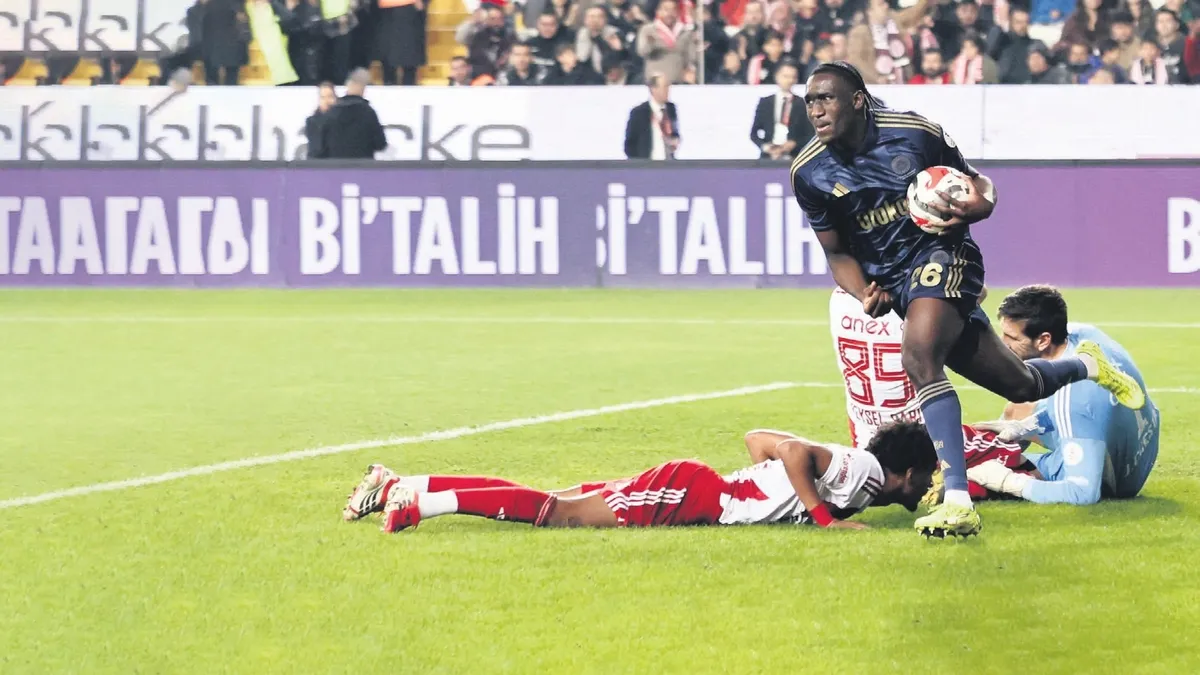 Fenerbahçe'nin genç golcüsü Cherif kendine geldi