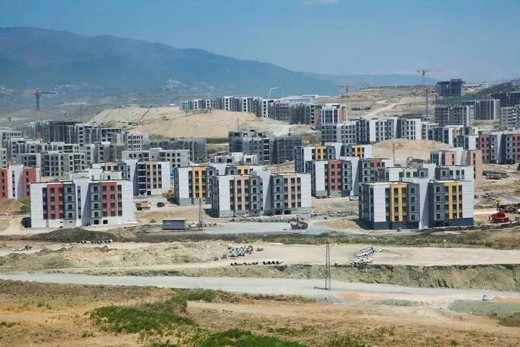 iki-cihanda-ellerimiz-ahbapin-yakasinda-1784416400493.jpeg Depremzedeler konuştu: Ahbap propagandası yapan, Haluk Levent'i yücelten ve devleti karalayan isimler yargılanmalı-3