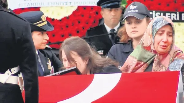 istanbulda-ihbara-giden-polis-memuru-cihat-ermis-acilan-atesle-sehit-oldu-20-yasindaki-katil-berke-corakin-suc-1696887005057.jpeg İstanbul’da ihbara giden polis memuru Cihat Ermiş açılan ateşle şehit oldu! 20 yaşındaki katil Berke Çorak’ın suç makinesi çıktı-3