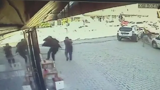 Arnavutköy'de 3 kişinin öldüğü çatışma anı kameralarda-1