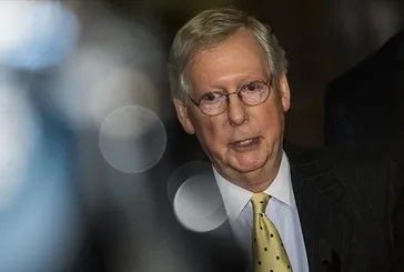 ABD'li 81 yaşındaki Senatör McConnell kameraların karşısında 30 saniye donakaldı