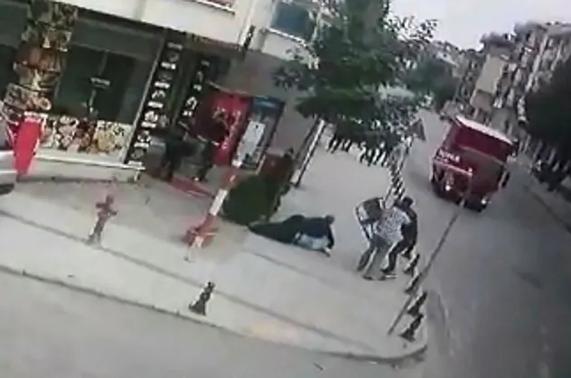 İstanbul'da sokak ortasında şok görüntü