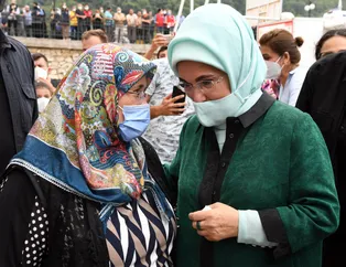 Emine Erdoğan'dan sel felaketinin yaşandığı Bozkurt'a 'geçmiş olsun' ziyareti!