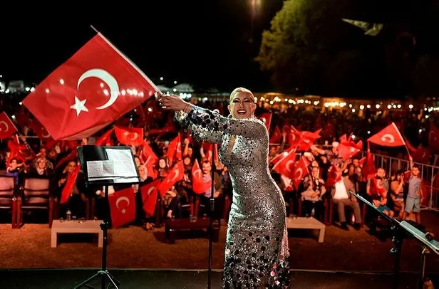 1594859350309.jpeg Ünlülerden 15 Temmuz mesajları! Acun Ilıcalı, Muazzez Ersoy, Demet Akalın ve Alişan...-4
