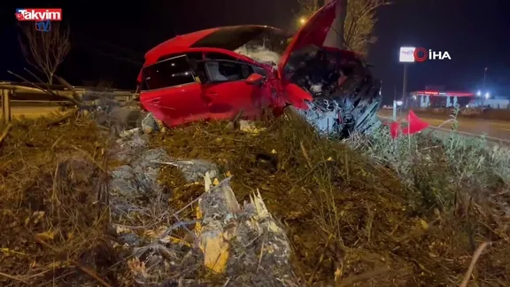 Eskişehir'de kontrolden çıkan araç ağacın üzerine çıktı: 1 ağır yaralı