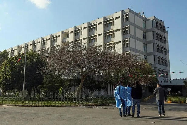 Son dakika: Libya'da darbeci Hafter milisleri Kovid-19 tedavisine tahsis edilen hastaneyi 3. kez hedef aldı-2