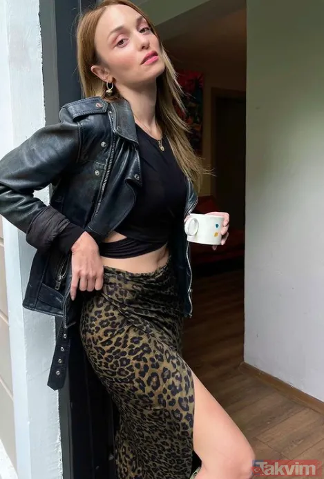 Müge Anlı en doğal hali ile sosyal medyada! Güzelliği ile hayran bırakan Müge Anlı İstanbul turuna çıktı o anları takipçileri ile paylaştı - 19