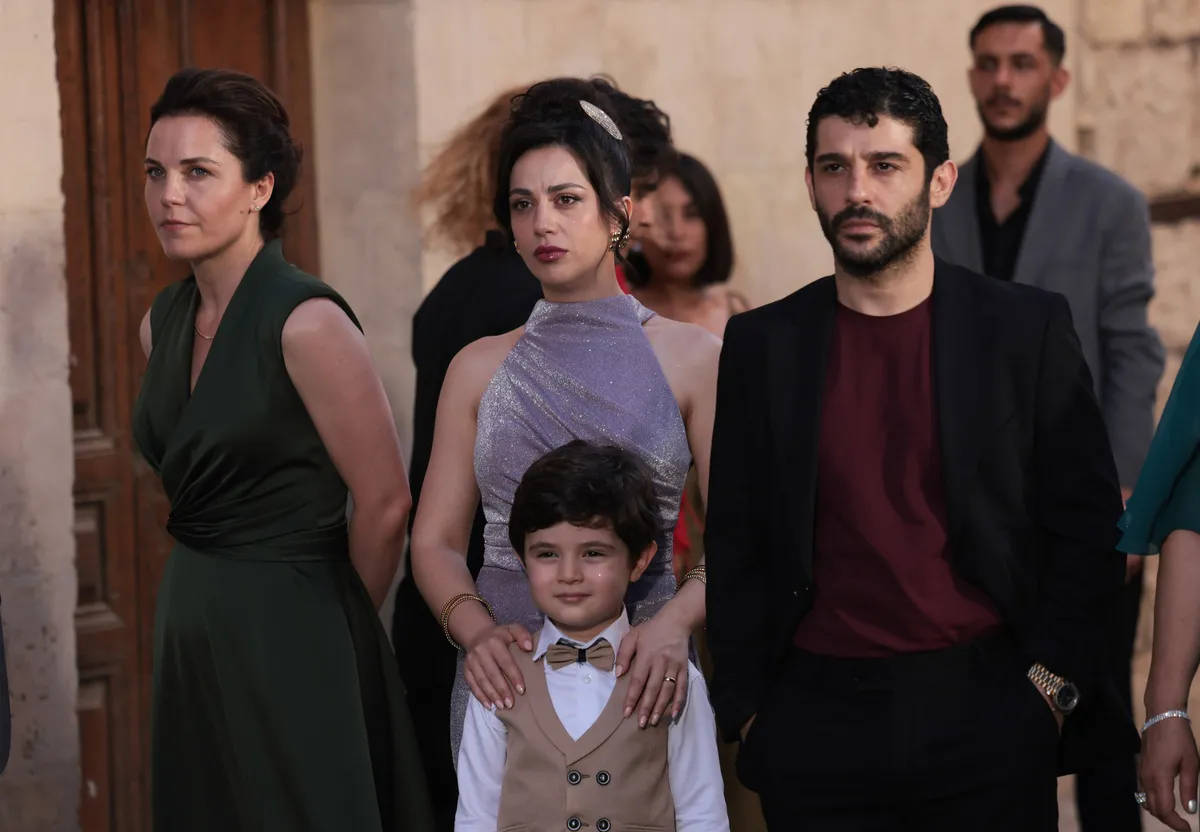 1782286105309.jpg 'Mercan Köşk' dizisinden ilk kareler geldi! Kubilay Aka ve Hafsanur Sancaktutan'lı iddialı yapım yeni sezonda atv'de-6
