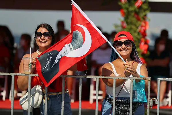chpli-tunc-soyer-izmirin-dusman-isgalinden-kurtulusunun-99-yil-donumunu-vals-ve-tango-ile-kutladi-1631193211388.jpg CHP'li Tunç Soyer, İzmir’in düşman işgalinden kurtuluşunun 99. yıl dönümünü vals ve tango ile kutladı-5