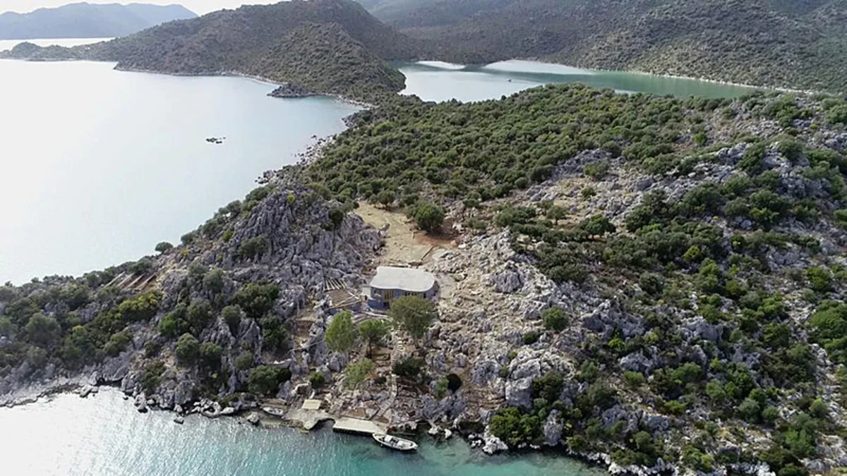 İngiliz Cloudya Jamey Hankes’in Kekova’daki kaçak villası yine gündemde! Danıştay noktayı koydu: Yıkılacak
