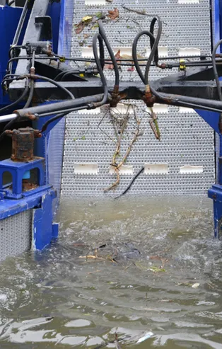 İstanbul Boğazı'ndan 4 futbol sahası büyüklüğünde çöp çıkarıldı