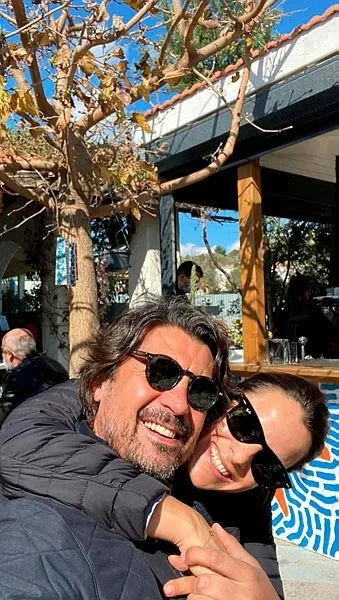 Sosyetik güzel Edwina Sponza İbrahim Kutluay’ı unutamadı!