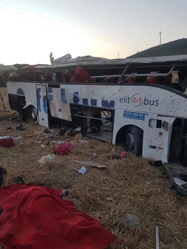 Balıkesir'de katliam gibi kaza! Yolcu otobüsü yoldan çıktı: 15 ölü, 17 yaralı-4