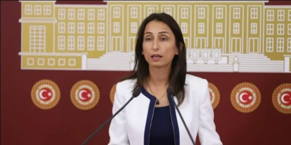 mehmetcik-vurdukca-ses-hdpden-geliyor-hdpli-tulay-hatimogullari-operasyonlardan-rahatsiz-oldu-1652368212578.jpg Mehmetçik vurdukça ses HDP'den geliyor! HDP'li Tülay Hatimoğulları operasyonlardan rahatsız oldu-2