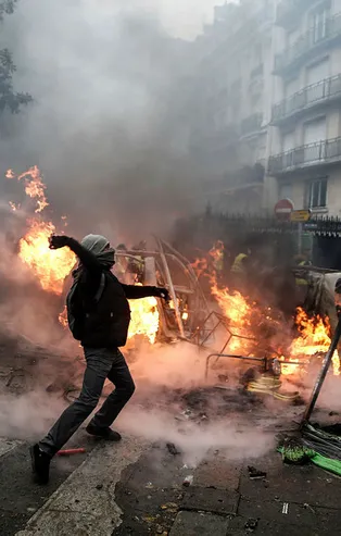 Fransa hükümeti geri adım attı!