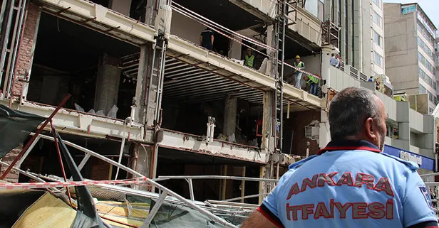 Başkent'te faciadan dönüldü! İnşaat iskelesi çöktü, 2 işçi yaralandı