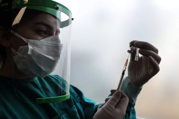 eris-nedir-ne-demek-eris-varyanti-belirtileri-nelerdir-eris-varyanti-turkiyede-kac-kiside-goruldu-maske-geri-g-1694759341258.jpg Eris varyantı belirtileri nelerdir? Eris varyantı nedir, ne demek? Maske geri gelecek mi?-4