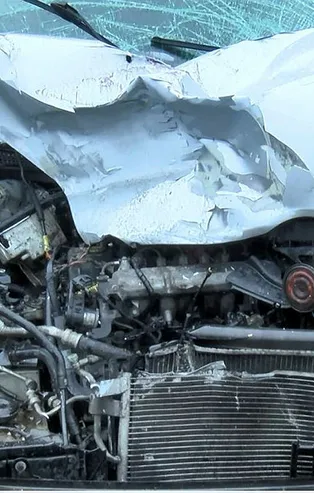 Esenyurt'ta 2 kişi yaralandı! Kazaya neden olan TIR sürücüsü kaçtı