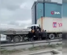 Son dakika: Haramidere TEM bağlantı yolunda kaza! 2 TIR çarpıştı-4