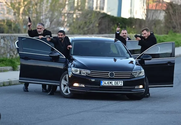 cezayir-dusmaniyla-yuzlesiyor-iste-ben-bu-cihana-sigmazam-28-bolumden-ipuclari-1682321594183.jpg Cezayir düşmanıyla yüzleşiyor! İşte Ben Bu Cihana Sığmazam 28. bölümden ipuçları...-7
