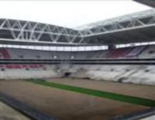 TT Arena'nın Çimleri Seriliyor