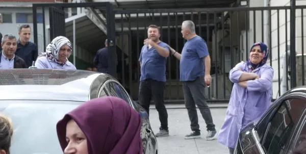 İmamoğlu Başakşehir'deki fabrika yangınına 70 saat sonra geldi! Kendisine tepki gösteren vatandaşı umursamadı-8