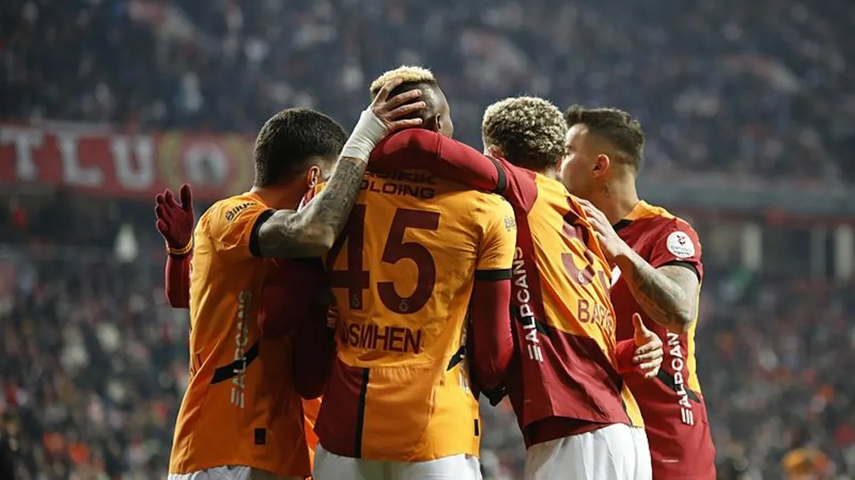 Galatasaray'ın tek rakibi Liverpool!