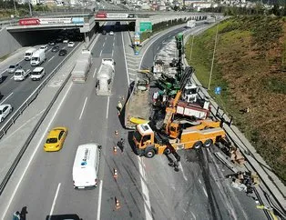 Tonlarca ağırlığındaki makine yola düştü