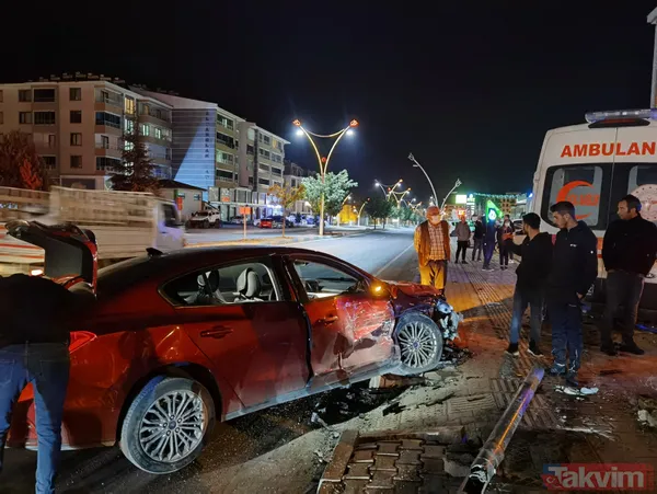 Hasta taşıyan ambulans kaza yaptı! Kırmızı ışıkta geçince... - 1