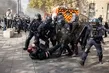 Fransa’da sarı alarm! Sokaklar karıştı: Macron’dan hesap verecekler çıkışı