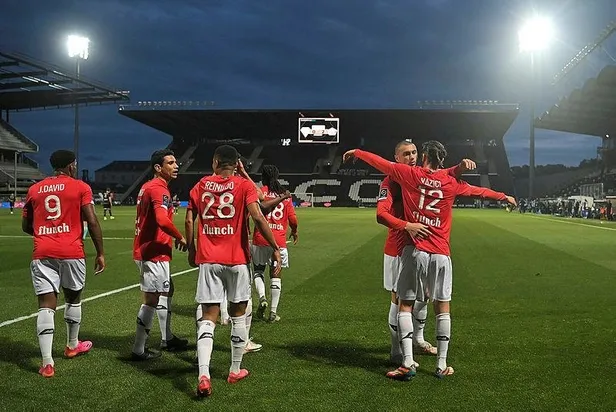 burak-yilmaz-yusuf-yazici-ve-zeki-celikin-forma-giydigi-lille-fransada-sampiyon-oldu-1621802832523.jpeg Milli futbolcularımız Burak Yılmaz, Yusuf Yazıcı ve Zeki Çelik'in forma giydiği Lille Fransa'da şampiyon oldu!-1