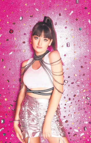 Aleyna Tilki'den çocuk star bayrağını devralan Başak Çalık müzik dünyasına hızlı giriş yaptı