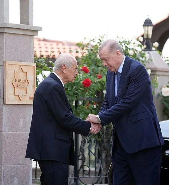 baskan-erdogan-mhp-lideri-devlet-bahceliyi-kabul-edecek-saat-belli-oldu-gundemde-ne-var-1715323527440.jpeg Başkan Erdoğan Bahçeli'yi ziyaret etti (29 Nisan)