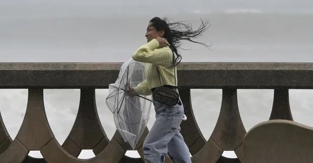 18 Kasım HAVA DURUMU raporu | Meteoroloji saat vererek uyardı: Saatte 110 km! Yağışlı havanın etkisine giren yurtta sıcaklıklar 6-10 derece düşecek