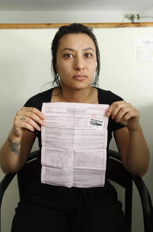 eski-karisini-dovup-tehdit-eden-koca-tutuklandi-1659704221254.jpg Eski karısını dövüp tehdit eden koca tutuklandı-3