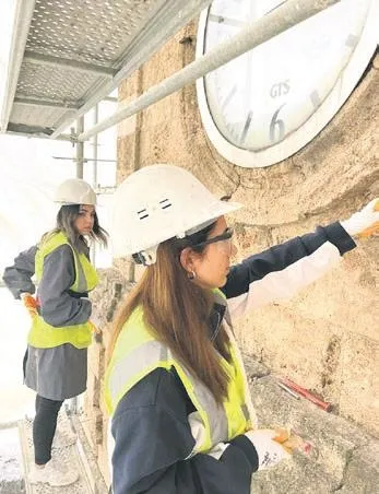 1654553058257.jpeg Antalya'da restorasyonu yapılan tarihi kaleye ait saatlerin çalınarak, yerine plastiklerin takıldığı anlaşıldı-4