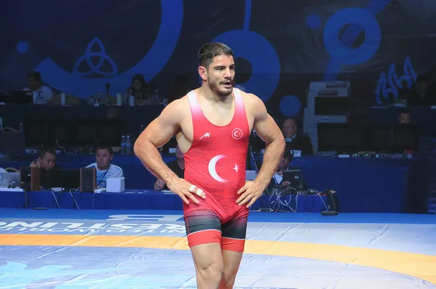 Taha Akgül Dünya Güreş Şampiyonası'nda finale çıktı