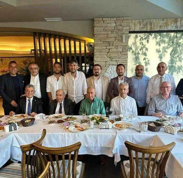 asli-baykal-chpyi-bombaladi-1688771153670.jpeg CHP eski Genel Başkanı Deniz Baykal’ın kızı Aslı Baykal, CHP'yi bombaladı: Parti ele geçirildi ilkesizlik var-3