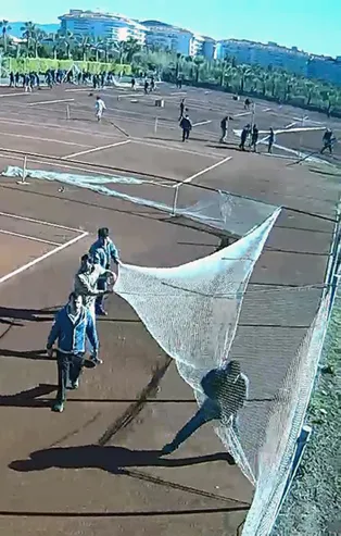 Antalya'da 5 yıldızlı bir otel mahalleli tarafından yerle bir edildi