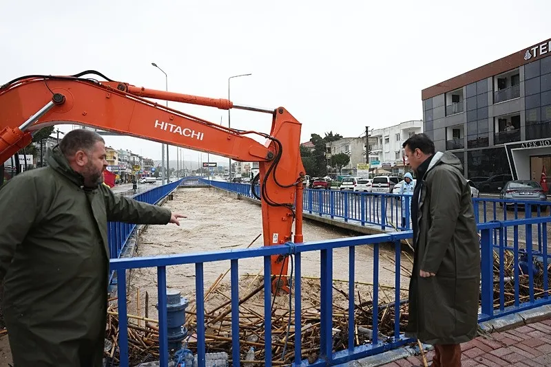 Algı var altyapı yok: CHP'li Çeşme’de sokaklar göle döndü-6