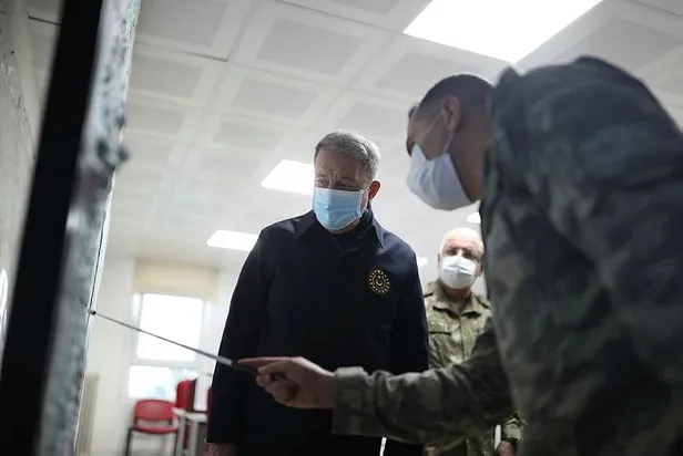Milli Savunma Bakanı Akar ve komuta kademesi Suriye sınırında!-11