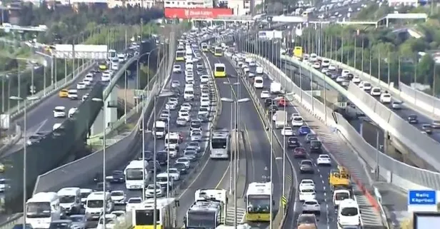 İstanbul'da haftanın ilk iş gününde trafik yoğunluğu!